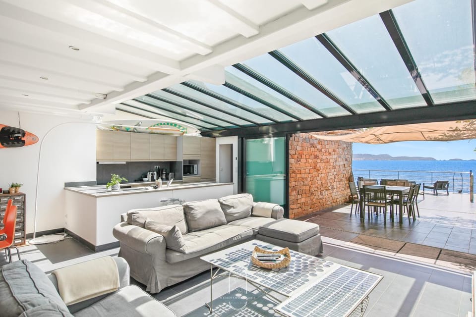 Living room, Sea view, internet, air conditioner
