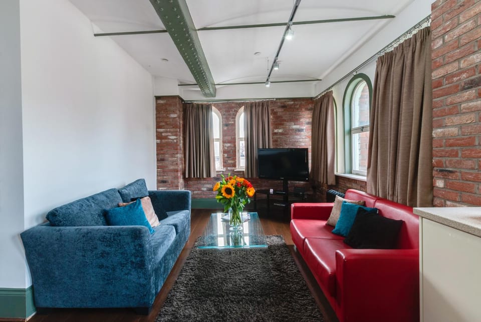 Communal lounge/ TV room, TV and multimedia, Living room, Seating area, Evening entertainment