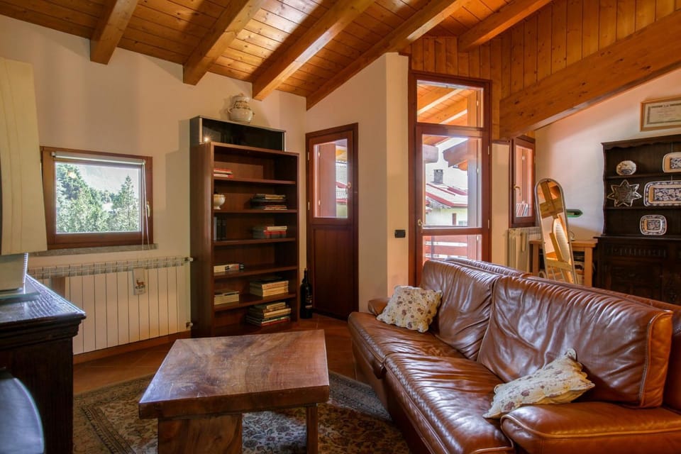 Facade/entrance, Kitchen or kitchenette, Living room, Dining area