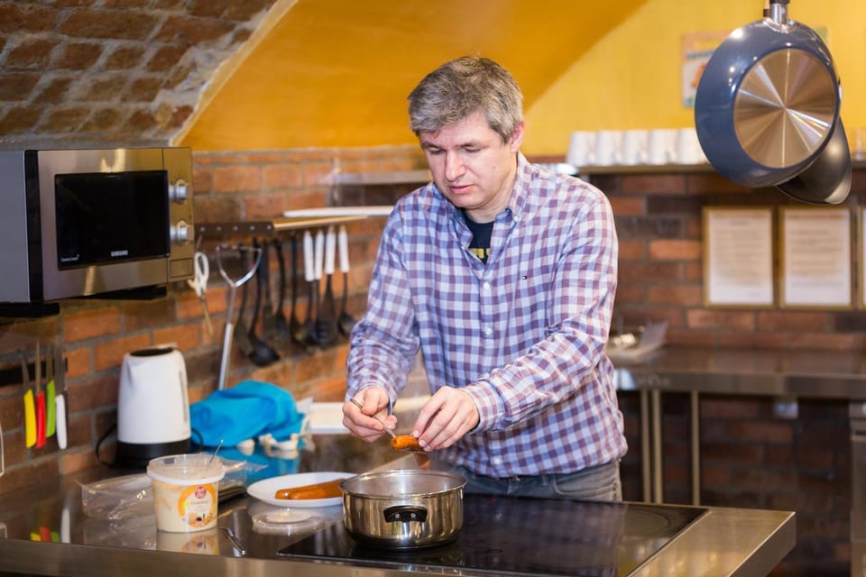 People, Kitchen or kitchenette, Food and drinks, Communal kitchen