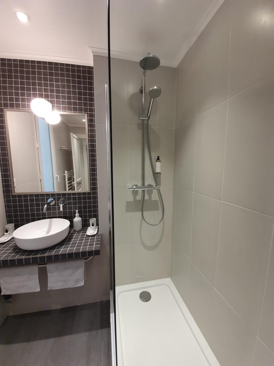 Shower, Bathroom, Bathroom, towels
