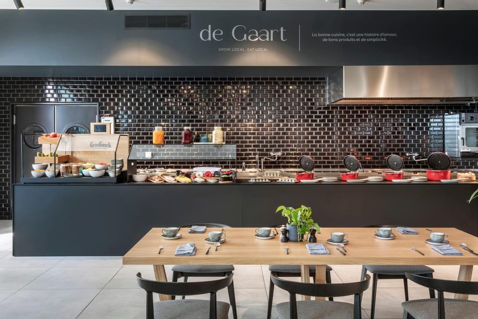 Restaurant/places to eat, Coffee/tea facilities, Food and drinks, Dining area, Breakfast, Drinks