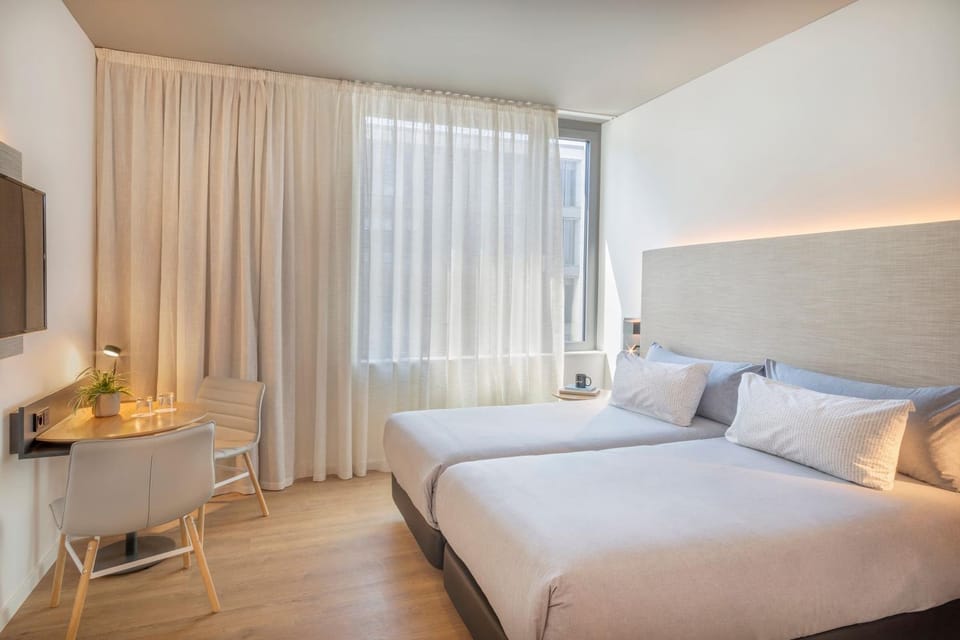 Bed, TV and multimedia, Coffee/tea facilities, View (from property/room), Bedroom, Drinks