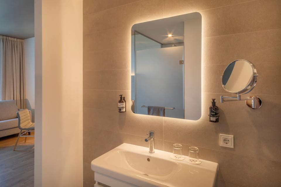 Shower, Bathroom, Bedroom