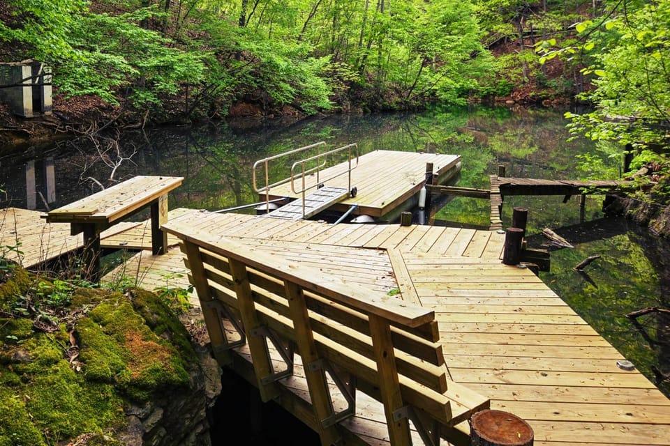 Pet-Friendly Cabin w/ Dock on Claytor Lake! Cabin in Claytor Lake