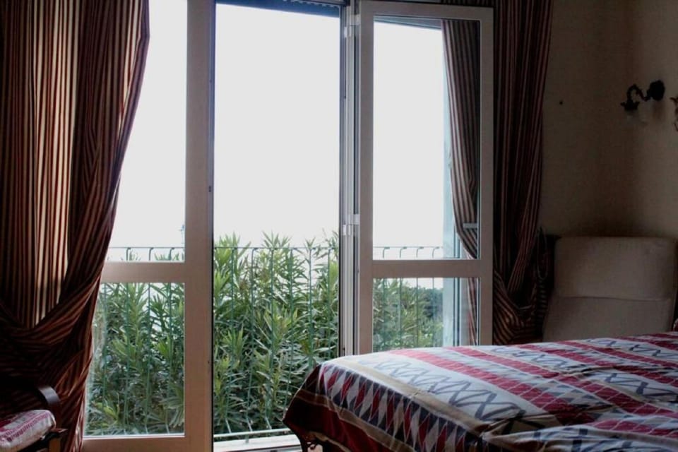 Bed, Bedroom, Sea view