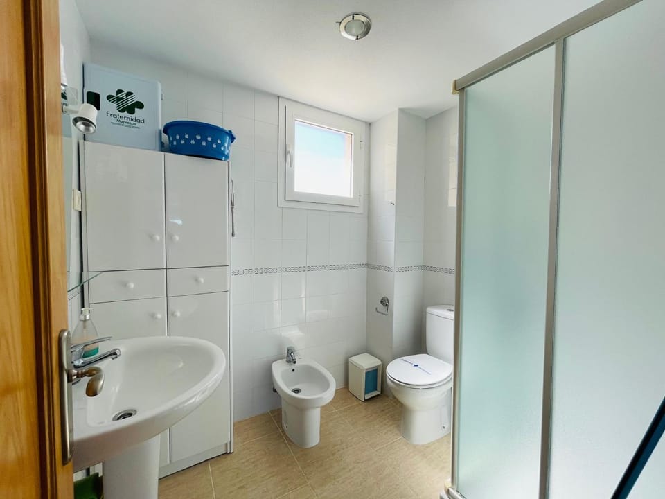 Shower, Toilet