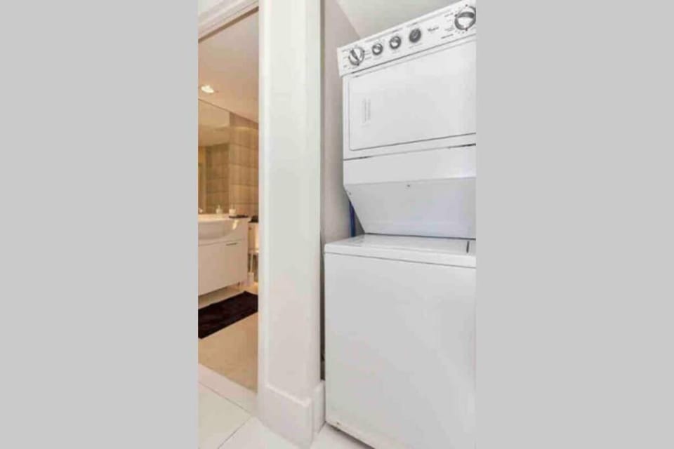 Icon Brickell -LUX 2 Bedroom with City & Bayview Apartment in Brickell