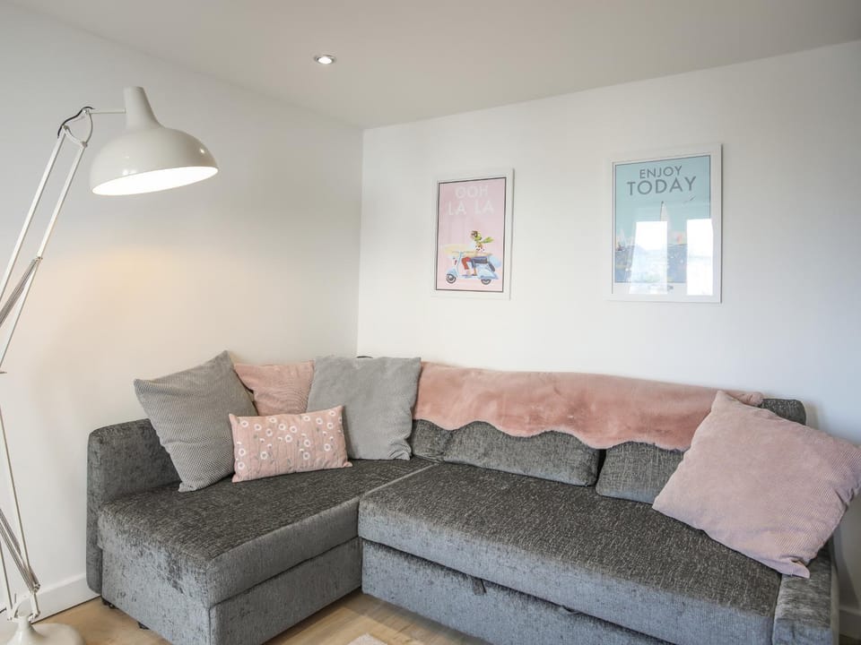 Twyni Canol House in Rhosneigr