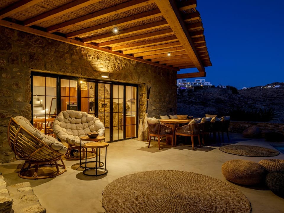 Night, Dining area