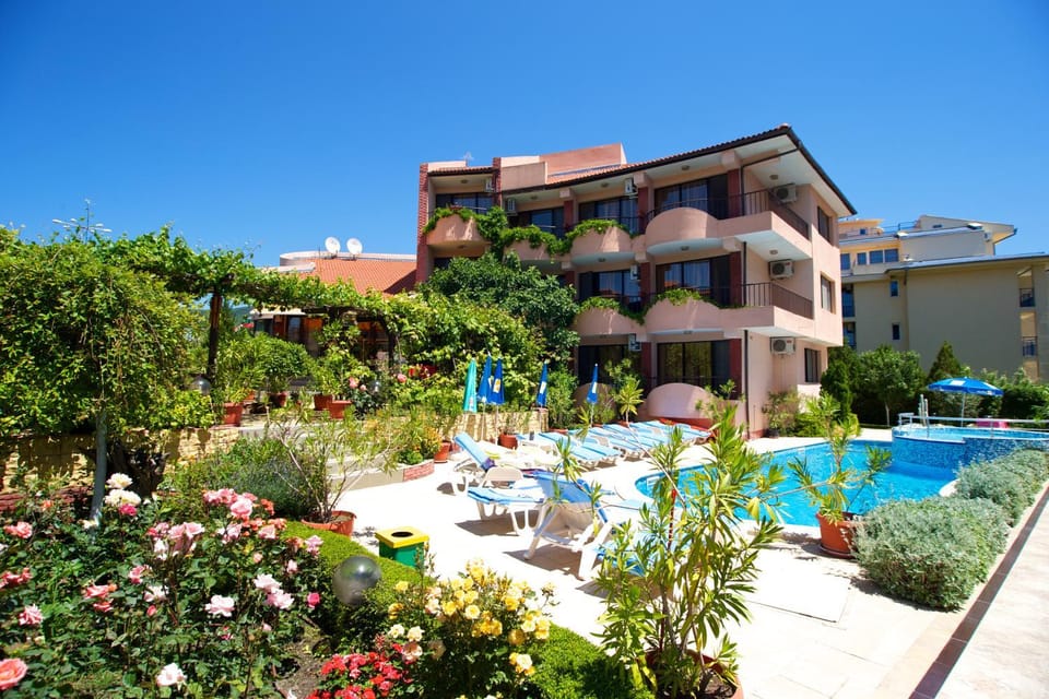 Property building, Swimming pool