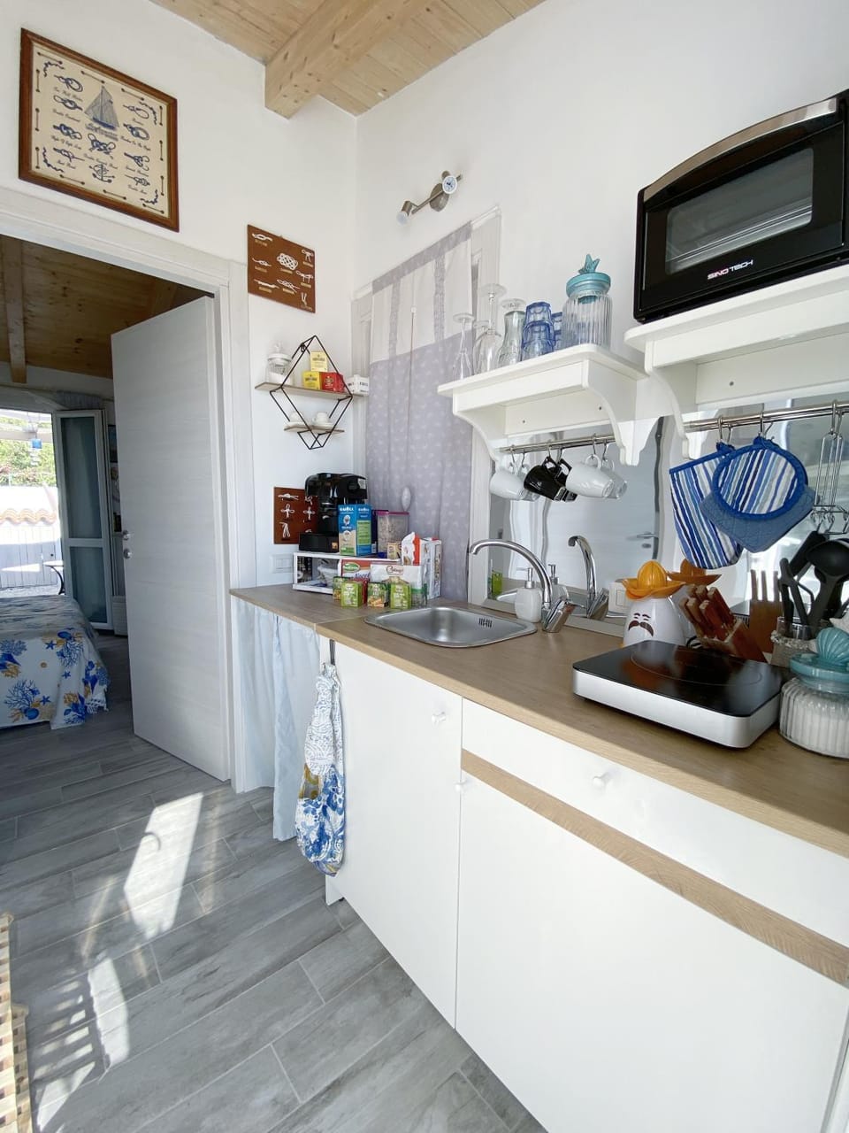 Kitchen or kitchenette