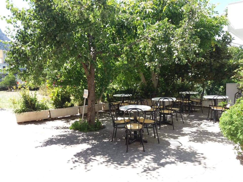 Restaurant/places to eat, Natural landscape, Garden, Balcony/Terrace, Garden view