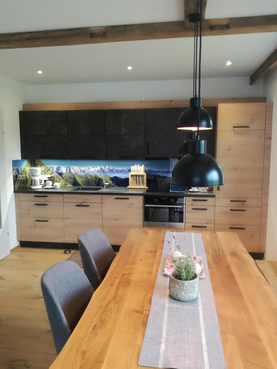 Kitchen or kitchenette, Seating area, Dining area