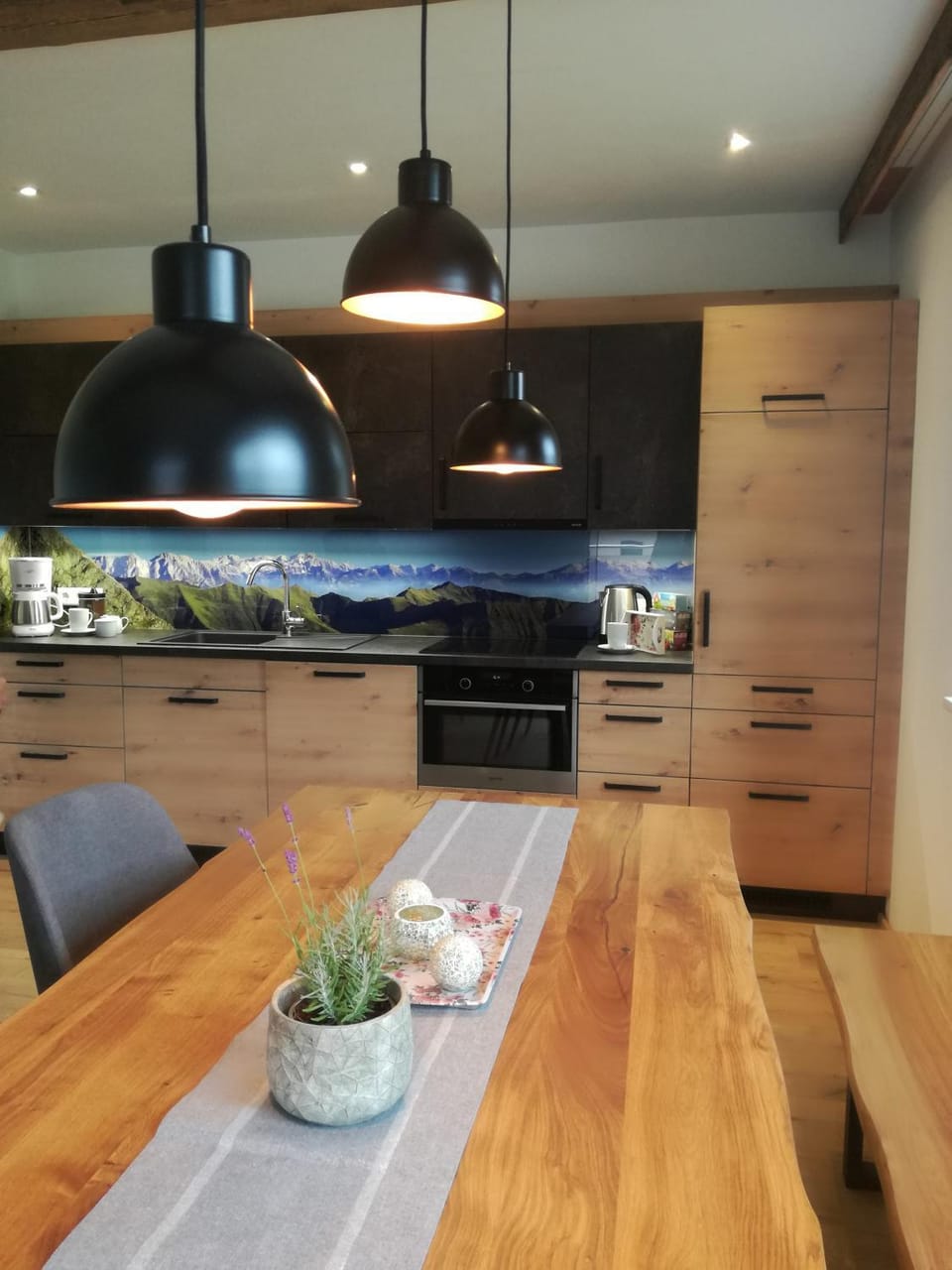 Kitchen or kitchenette, Dining area