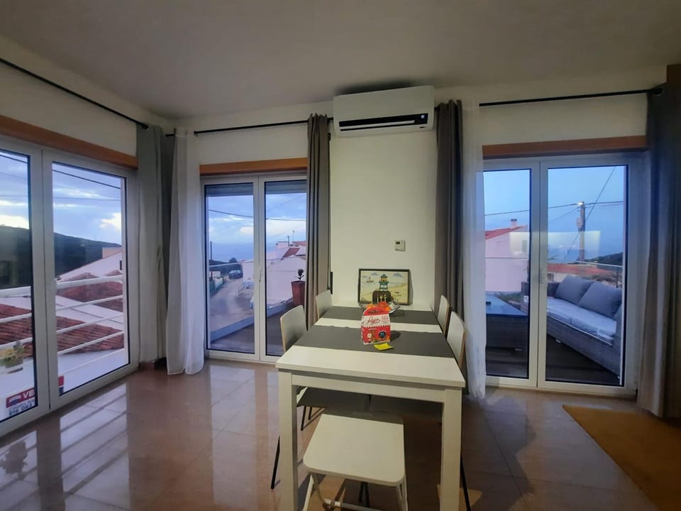 Communal lounge/ TV room, Balcony/Terrace, Living room, Meeting/conference room, air conditioner