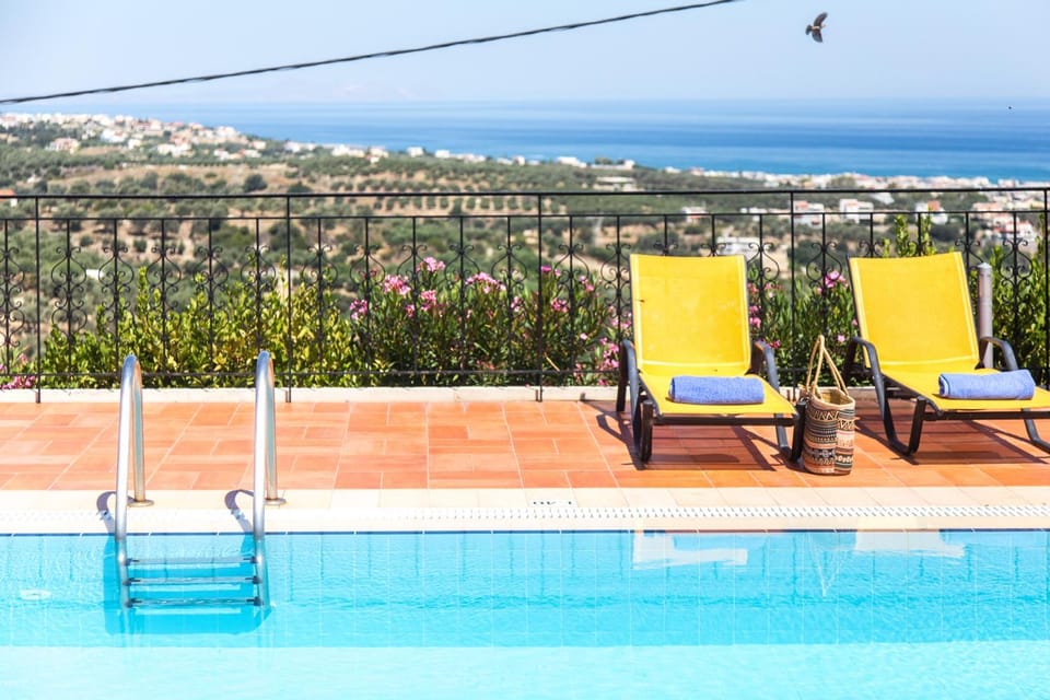 City view, Sea view, Swimming pool