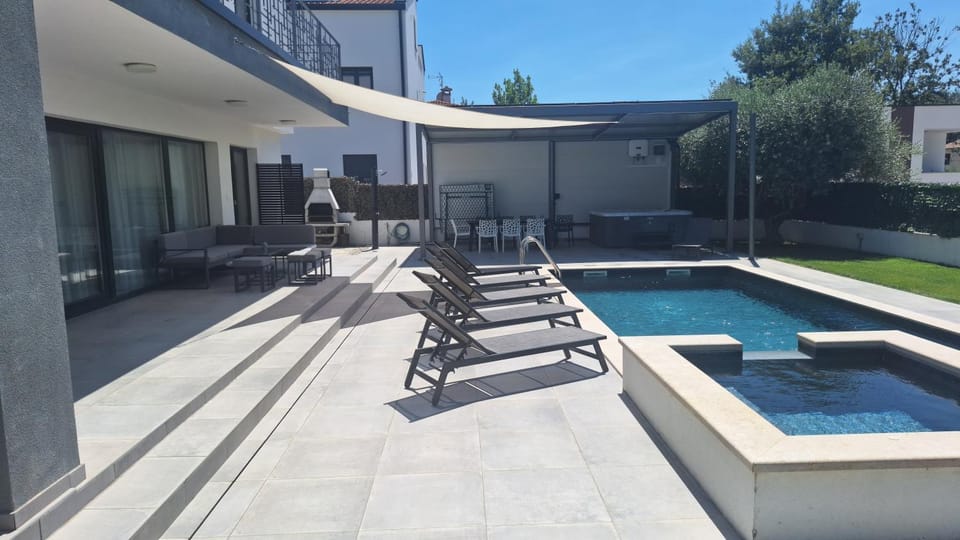 Patio, Pool view, Swimming pool, sunbed