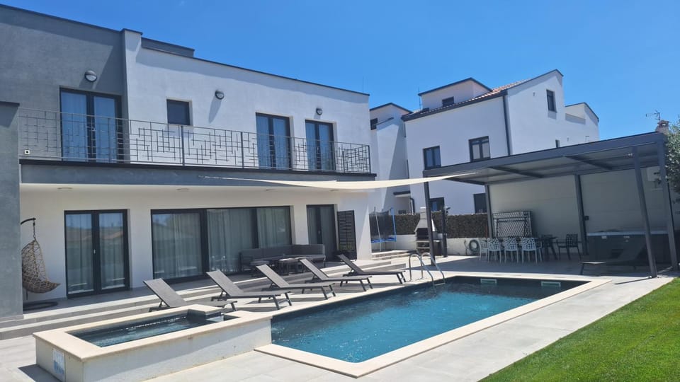 Property building, Patio, Pool view, Swimming pool, sunbed