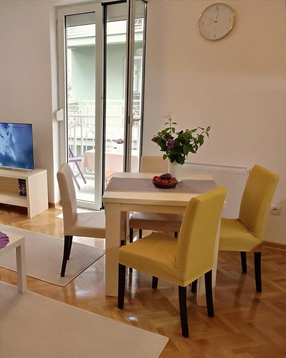 Balcony/Terrace, Living room, Seating area, Dining area