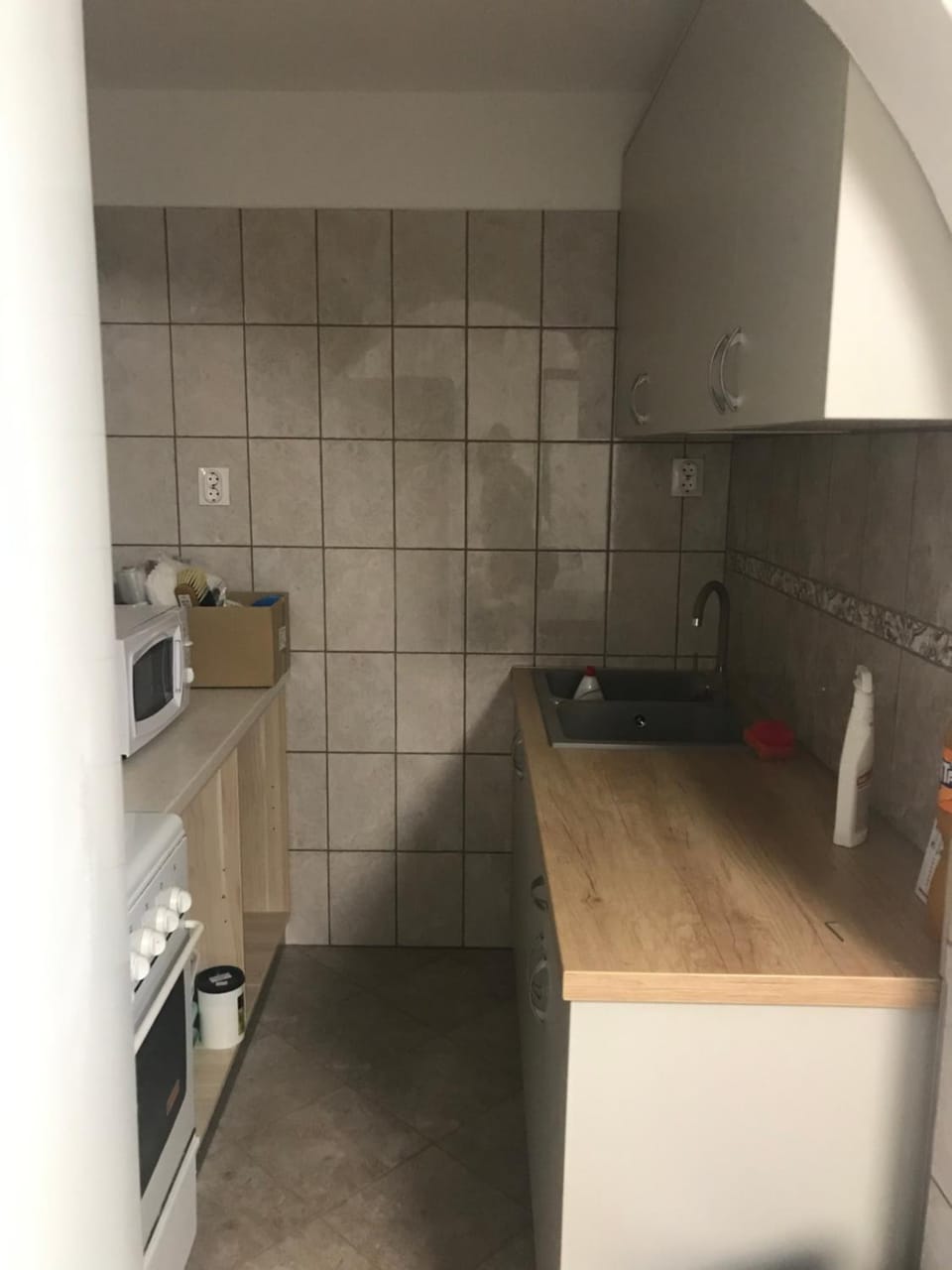 Kitchen or kitchenette