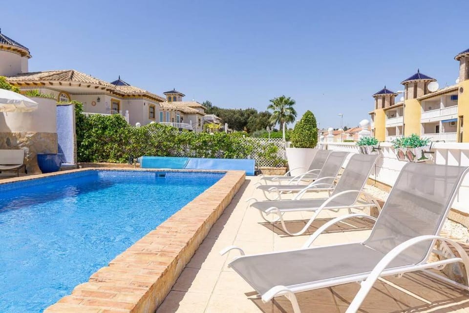 Casa Lilly-Rose, a beautiful 3 bedroom detached villa a short walk to the Villamartin Plaza & Golf course Villa in Vega Baja del Segura