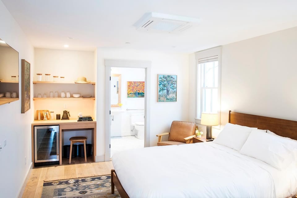 Photo of the whole room, Bedroom