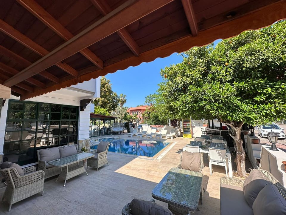Garden, Swimming pool