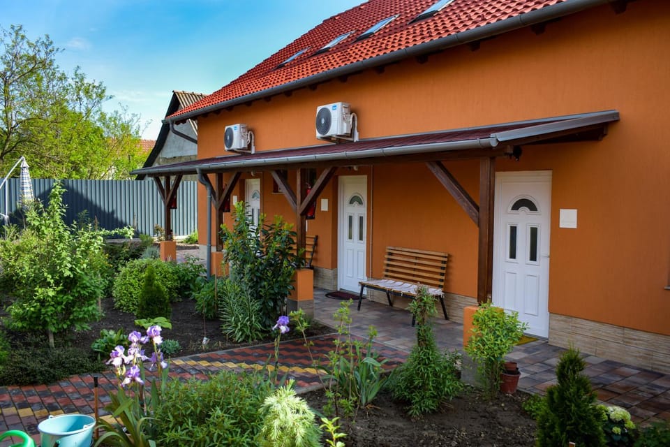 LUX Apartman Maroslele Apartment in Hungary