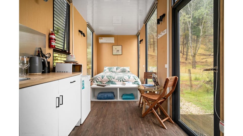 Bed, Photo of the whole room, kitchen