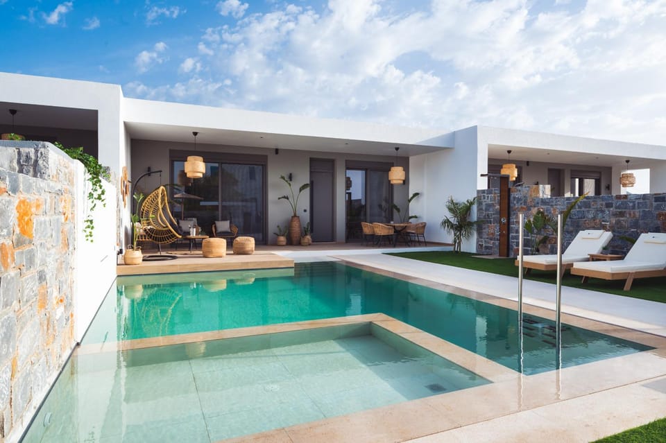 Property building, Swimming pool, Swimming pool