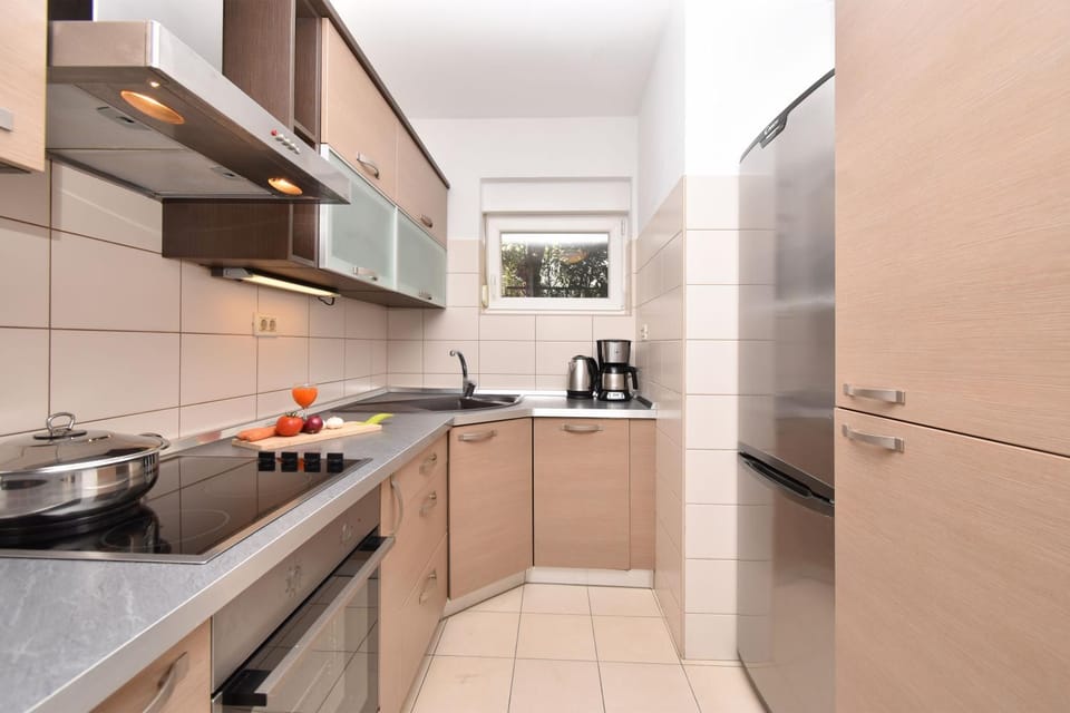 Kitchen or kitchenette, Communal kitchen