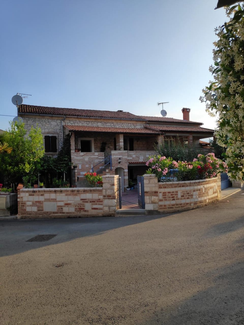 Property building, Day