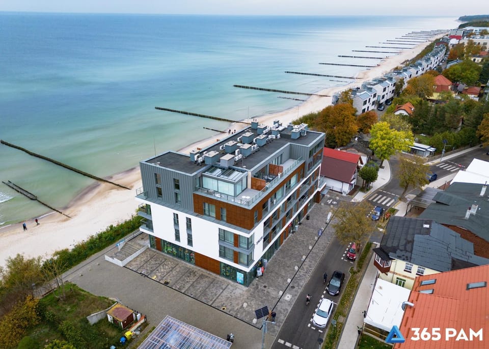 Property building, Day, Neighbourhood, Natural landscape, Bird's eye view, Beach, Location, Parking