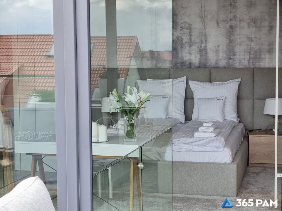 Bed, Balcony/Terrace, Photo of the whole room, Bedroom