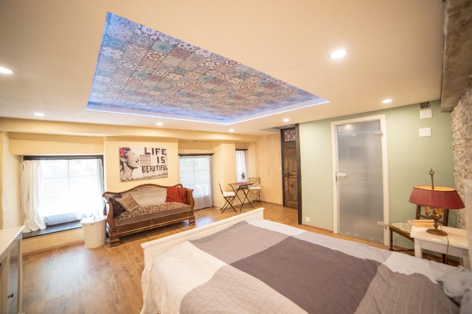Photo of the whole room