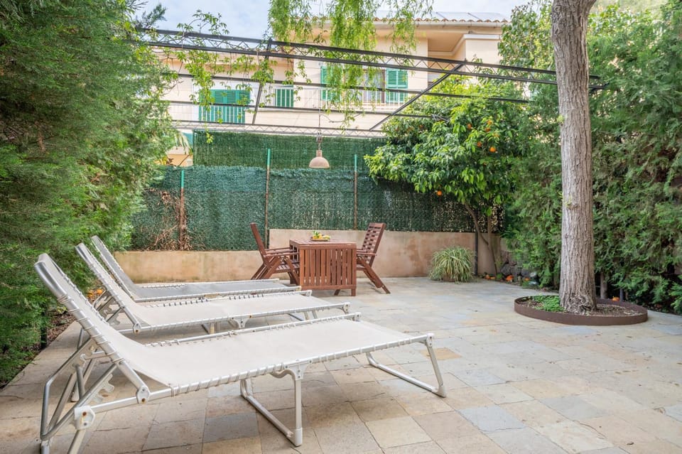Property building, Balcony/Terrace, Living room