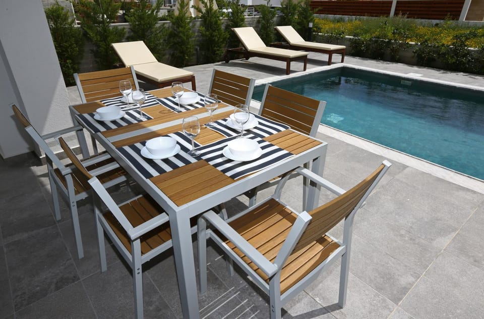 Dining area, Swimming pool