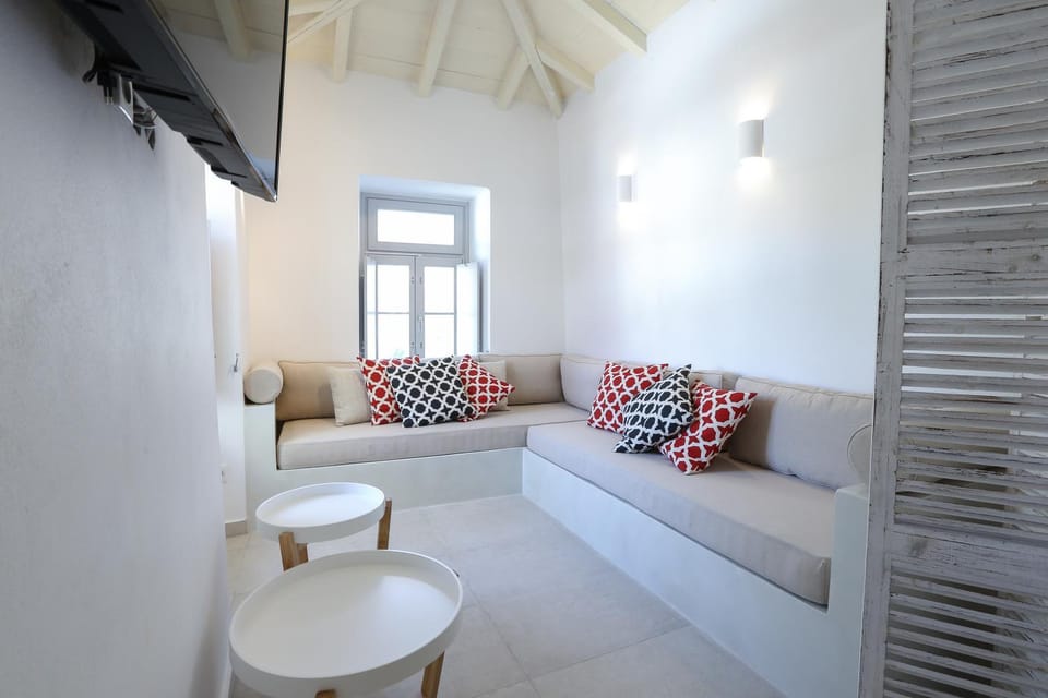 Bed, Living room