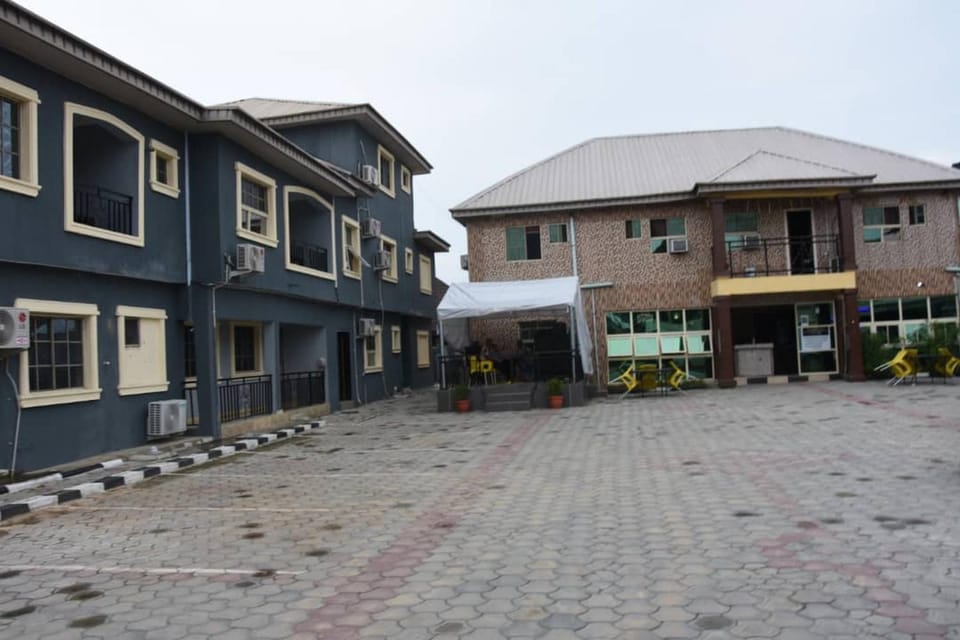 Property building, Balcony/Terrace, Location