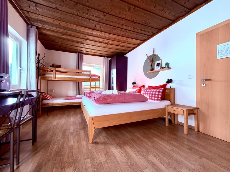 Bed, Bedroom, bunk bed, Family