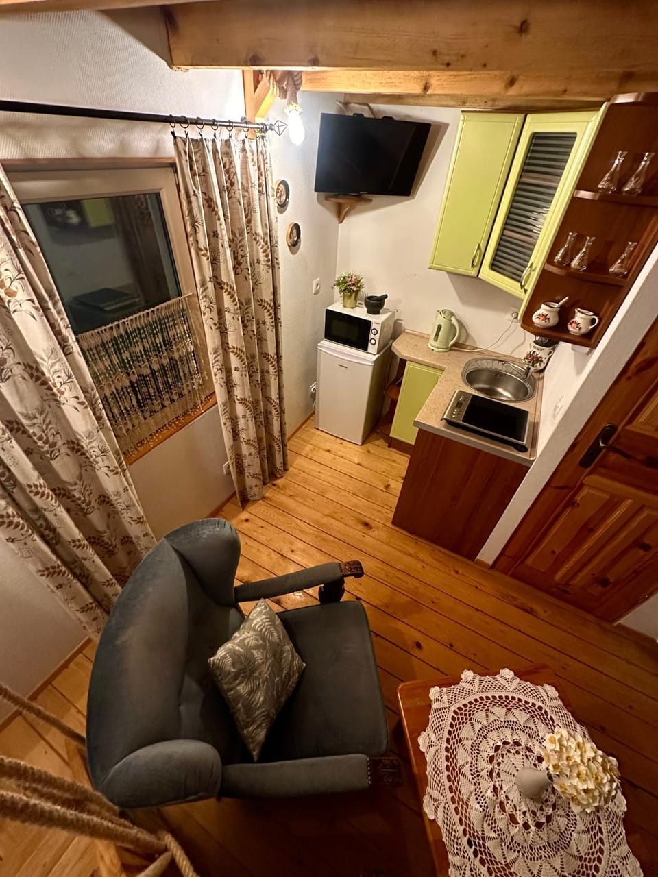 Coffee/tea facilities, Kitchen or kitchenette, Living room