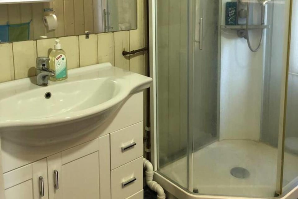 Cottage - Sleeps 6 - Parking - Patio House in Trondelag