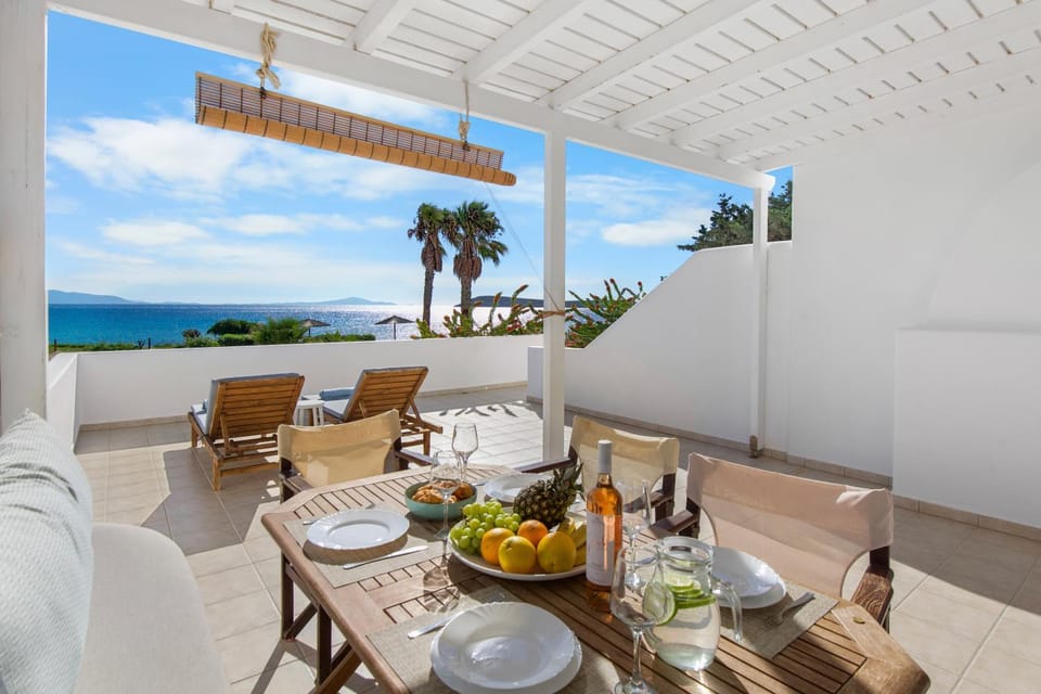 Balcony/Terrace, Seating area, Dining area, Sea view, sunbed