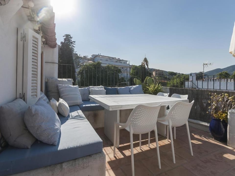 Lets Holidays Charming fisherman house with terrace Villa in Tossa de Mar