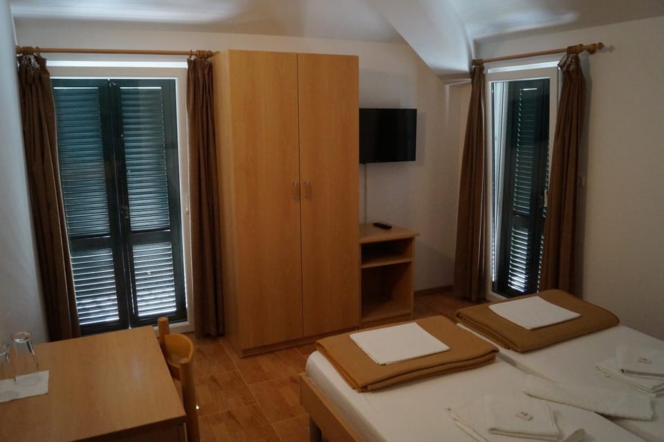 Pansion Knezovic Bed and Breakfast in Baška Voda