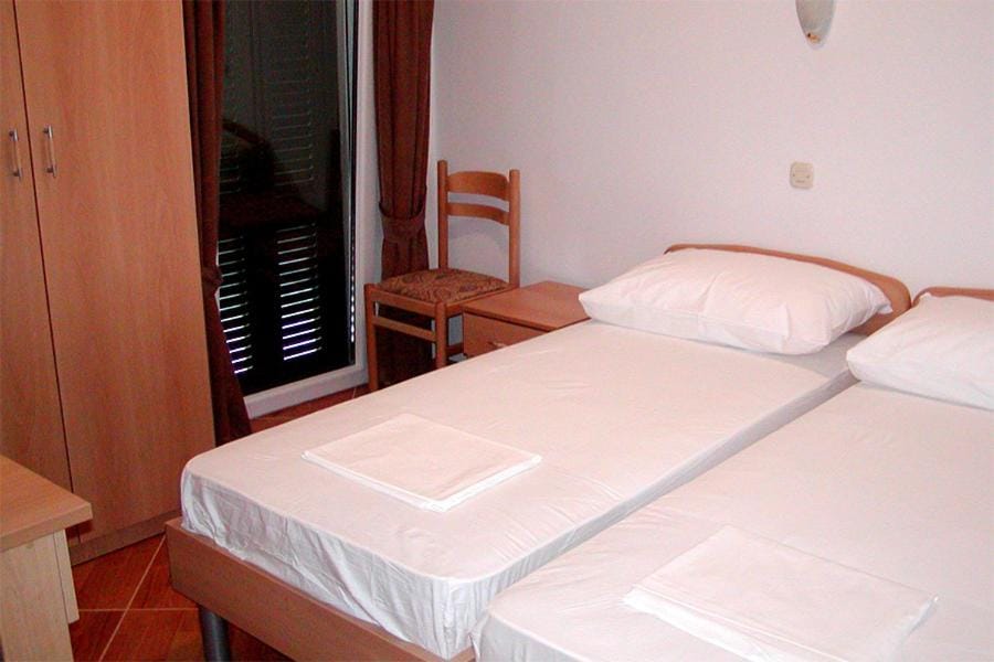 Pansion Knezovic Bed and Breakfast in Baška Voda