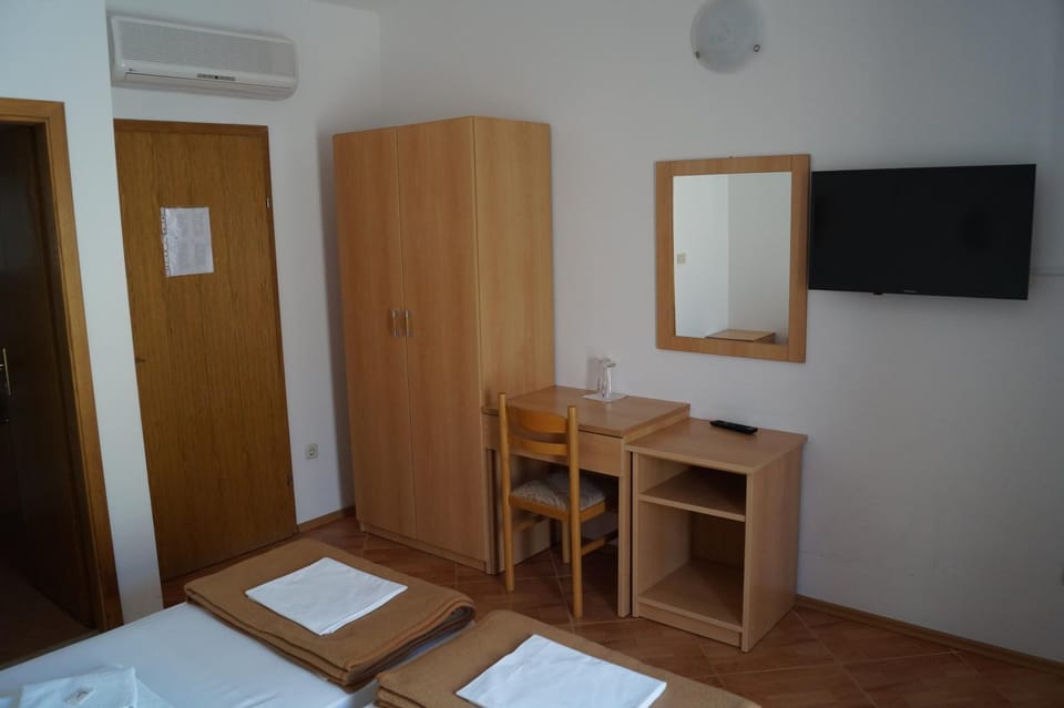 Pansion Knezovic Bed and Breakfast in Baška Voda
