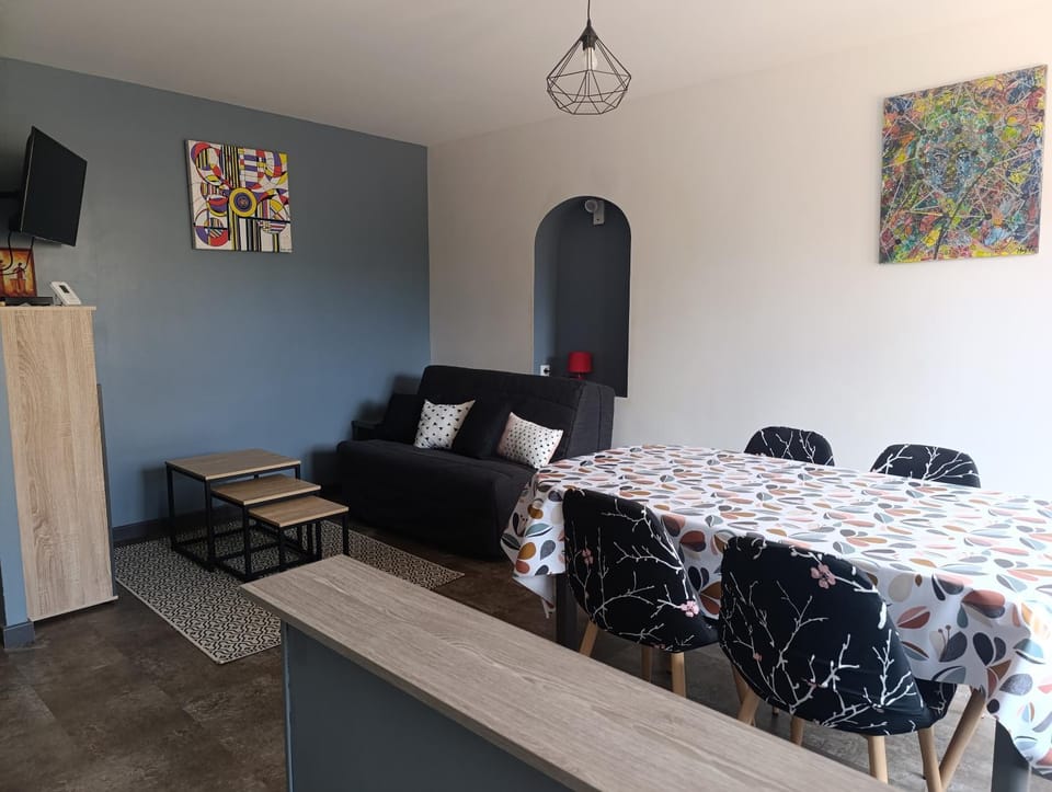 Living room, Dining area