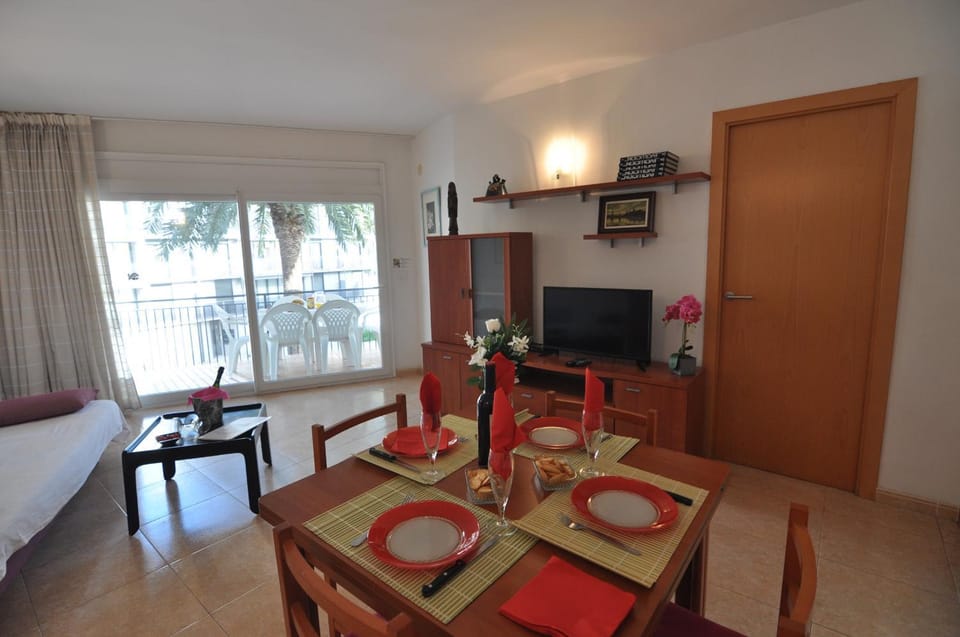 TV and multimedia, Living room, Dining area
